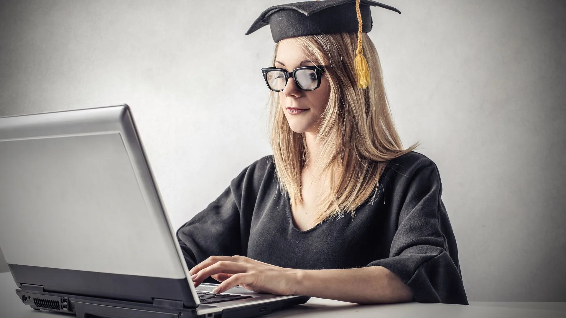 4-reasons-why-people-are-choosing-to-earn-a-business-degree-online