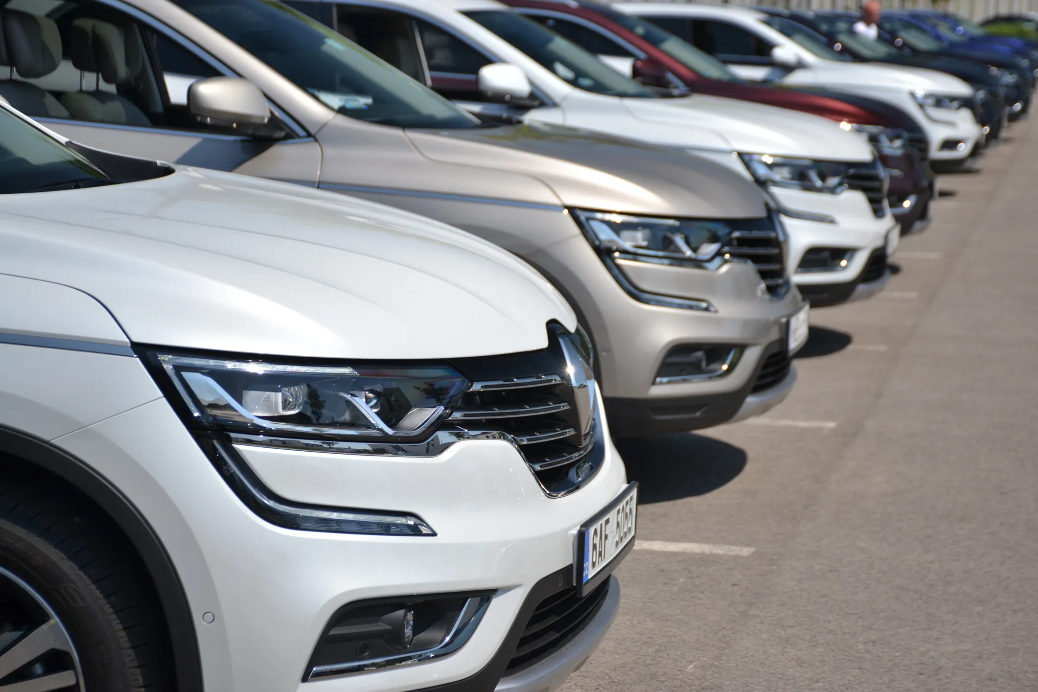 Don’t Buy a 2019 SUV: Huge Price Cuts Are Happening on 2018 Models as Dealerships Can’t Clear Space