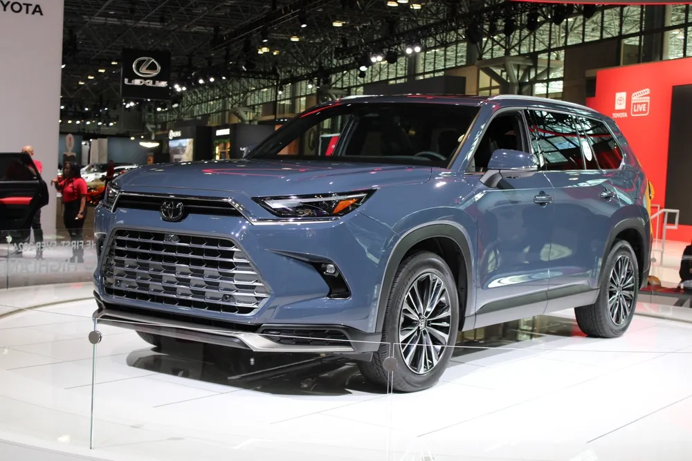 Toyota Highlander: Affordable Luxury Meets Advanced Tech
