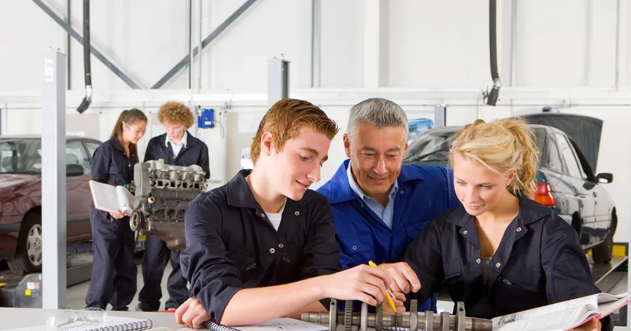 Trade School vs. Traditional College: Which Path Is Right for You?
