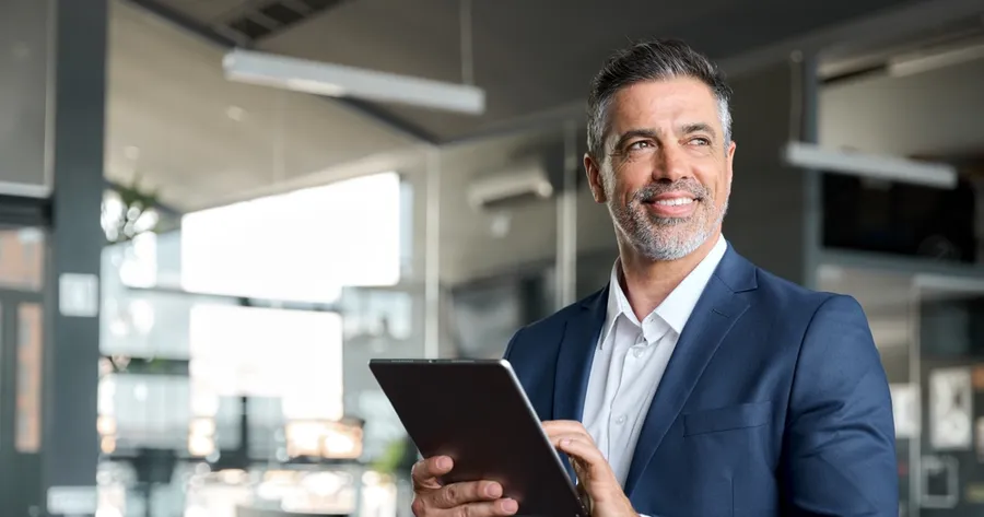 How to Change Careers in Your 40s: Tips for a Successful Midlife Pivot