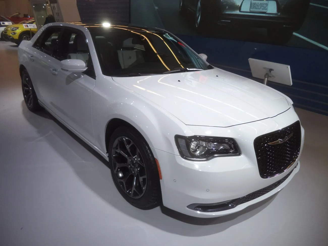 Inside the 2017 Chrysler 300