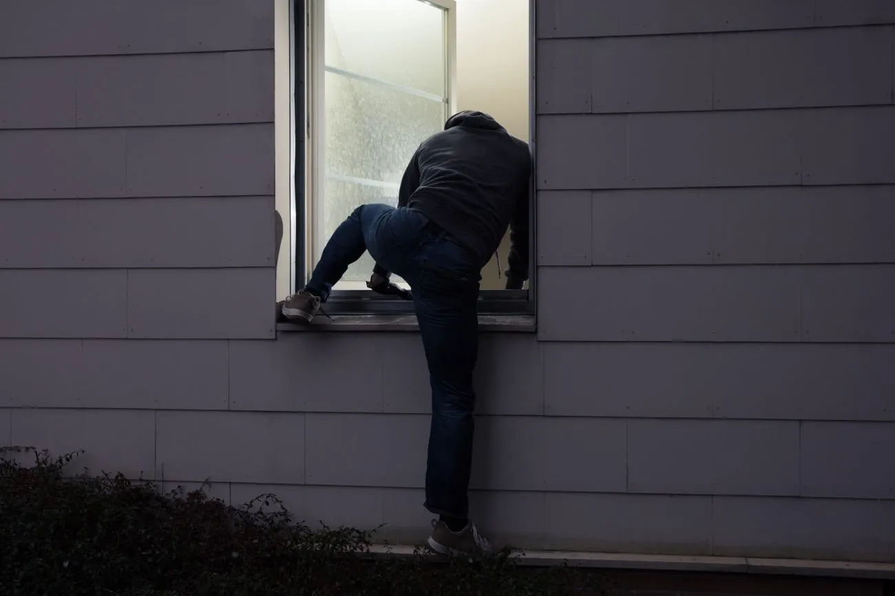 7 Things That Welcome Burglars to Your Home