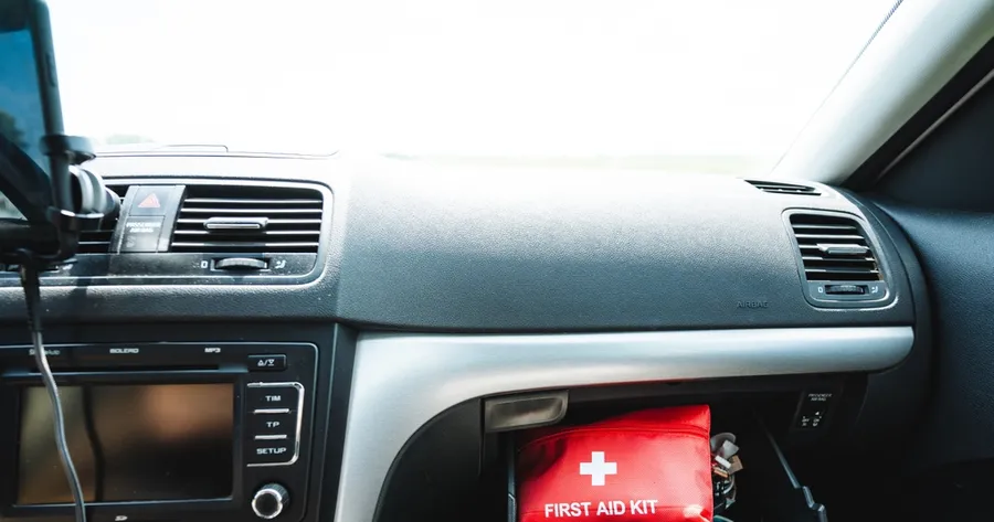 Everything You Should Keep in Your Car Emergency Kit