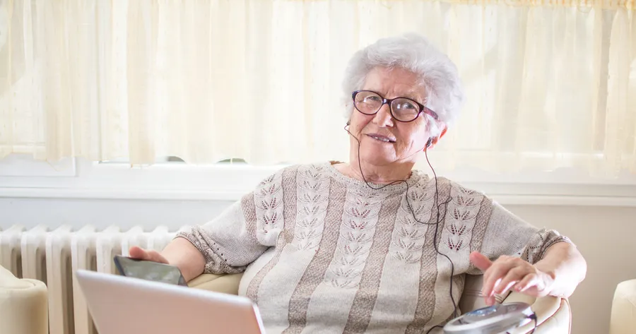 Tech and Digital Literacy Programs For Seniors