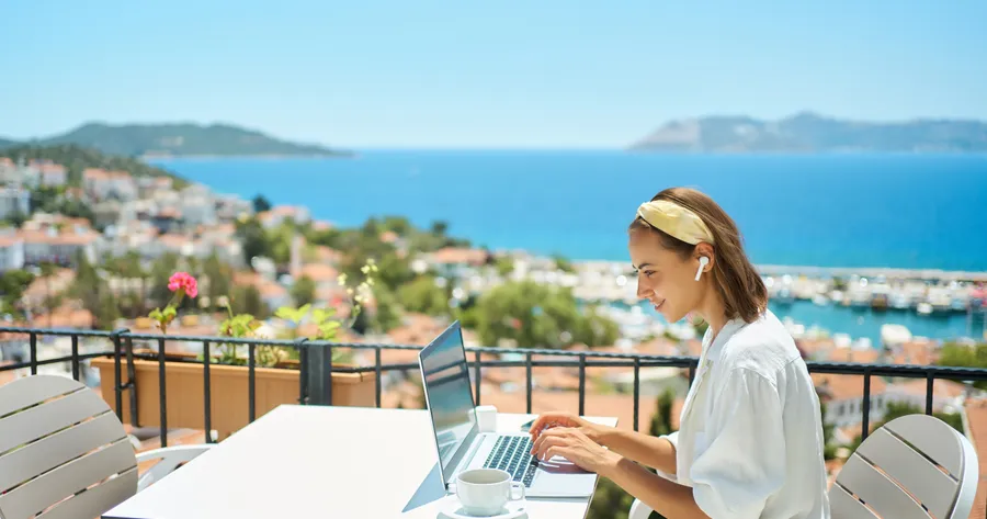 Working Remotely While Traveling: A Guide to Making It Work