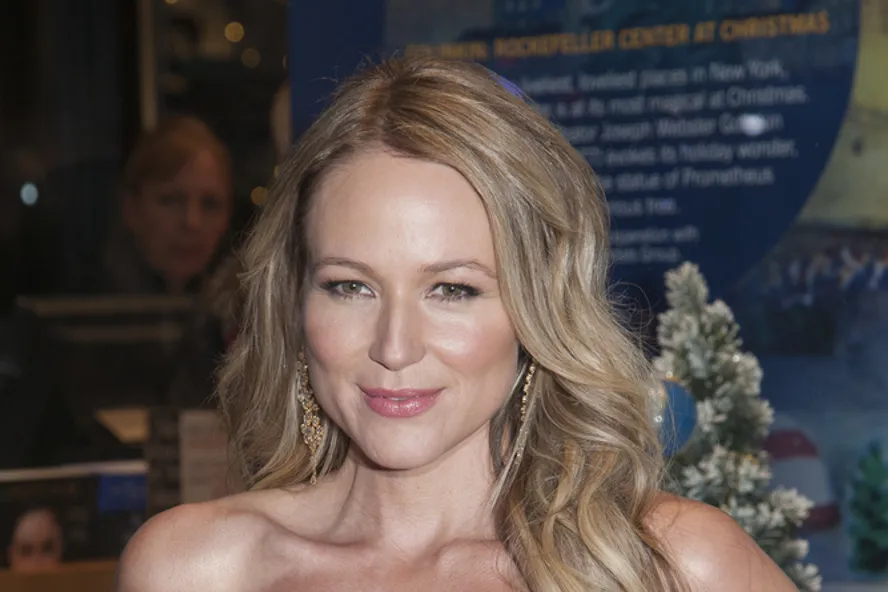 Jewel Talks About Being Homeless, Almost Dying