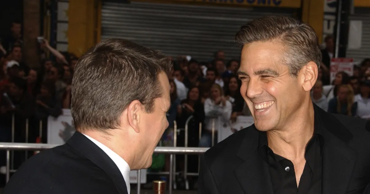 Clooney Plays Mean Prank on Matt Damon! Fame10(02)