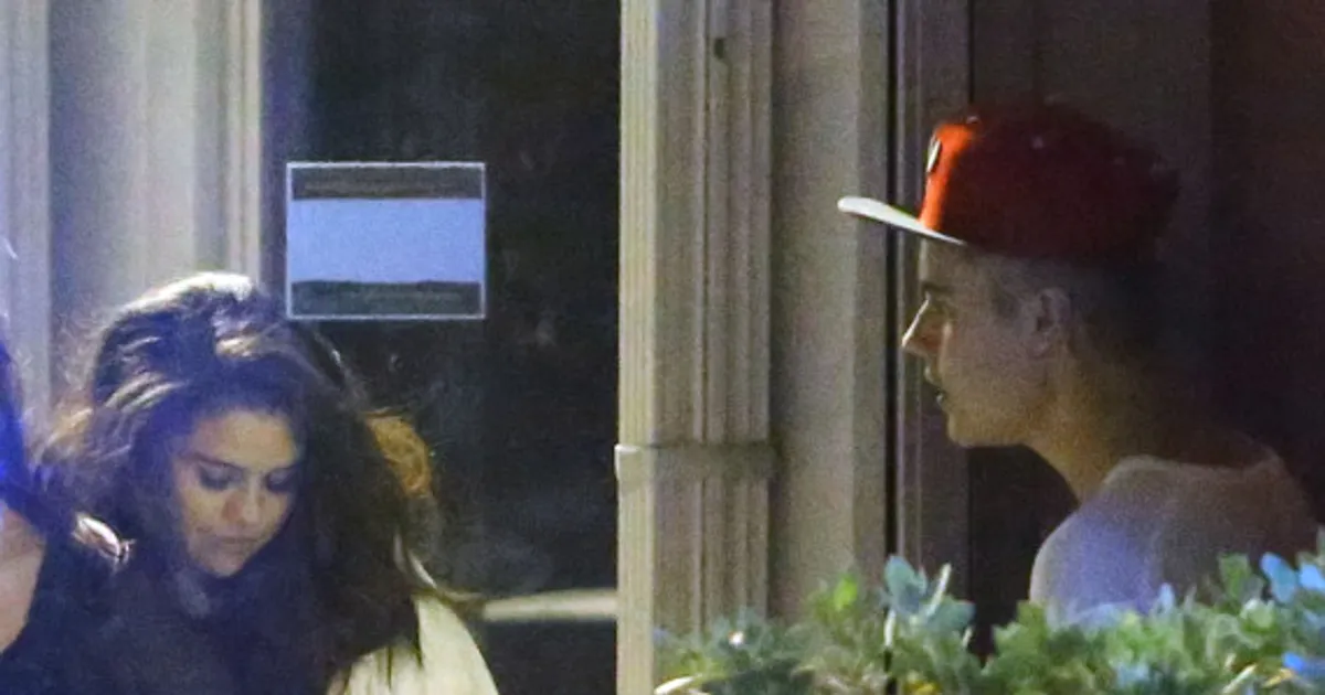 Selena Gomez And Justin Bieber Reunite In Miami (Pics)! Fame10