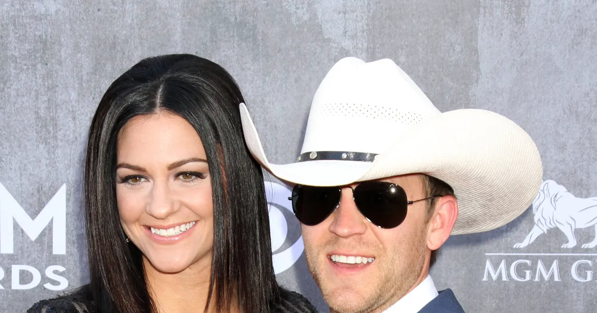 Justin Moore Third Child Fame10(02)