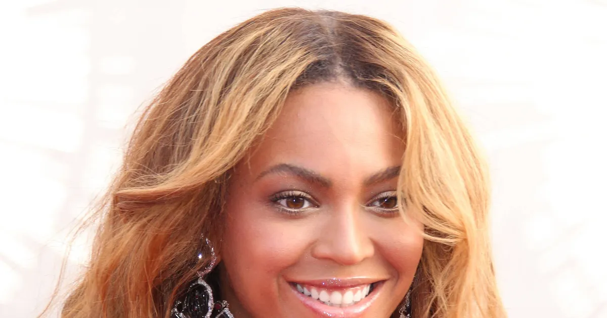 Beyonce Under Fire For Lip Syncing And Airbrushing Fame10