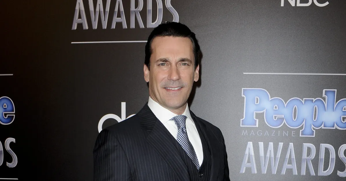 Jon Hamm Completes Secret 30Day Rehab Stint For Alcohol Abuse Fame10(02)