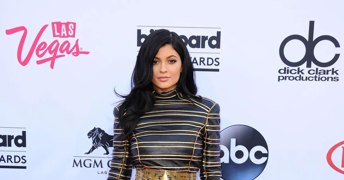 Kylie Jenner's Cornrows Caused Backlash From Hunger Games Star - Fame10