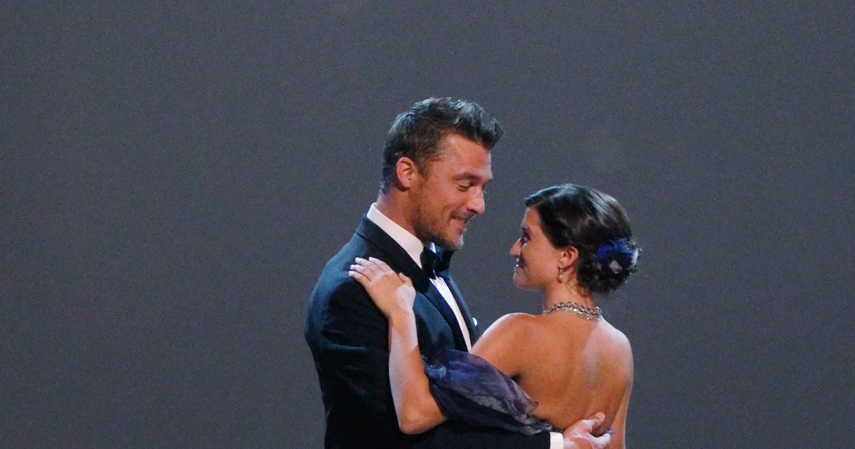 Bachelor's Top 7 Fall-Off-The-Couch Moments - Fame10
