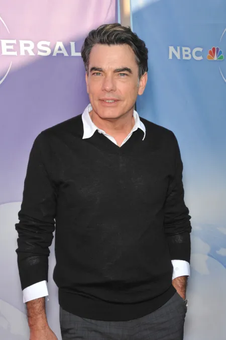 Cast of American Beauty: How Much Are They Worth Now? - Fame10