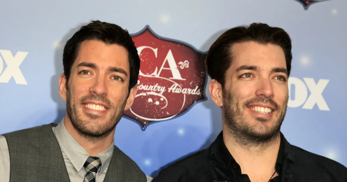 The Property Brothers Host A House Party For Their New Music Video Fame10(02)