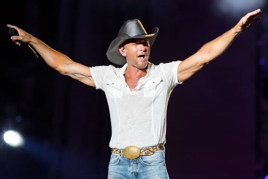 Tim McGraw Crashes Wedding, Does A Surprise Performance For The Couple
