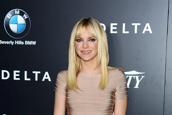 Anna Faris Confirms Engagement, Says She Wants To Officiate Her Own Wedding