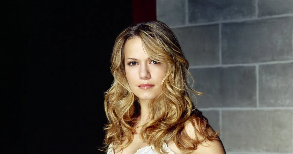 Former One Tree Hill Stars Jana Kramer And Bethany Joy Lenz Discuss(02)