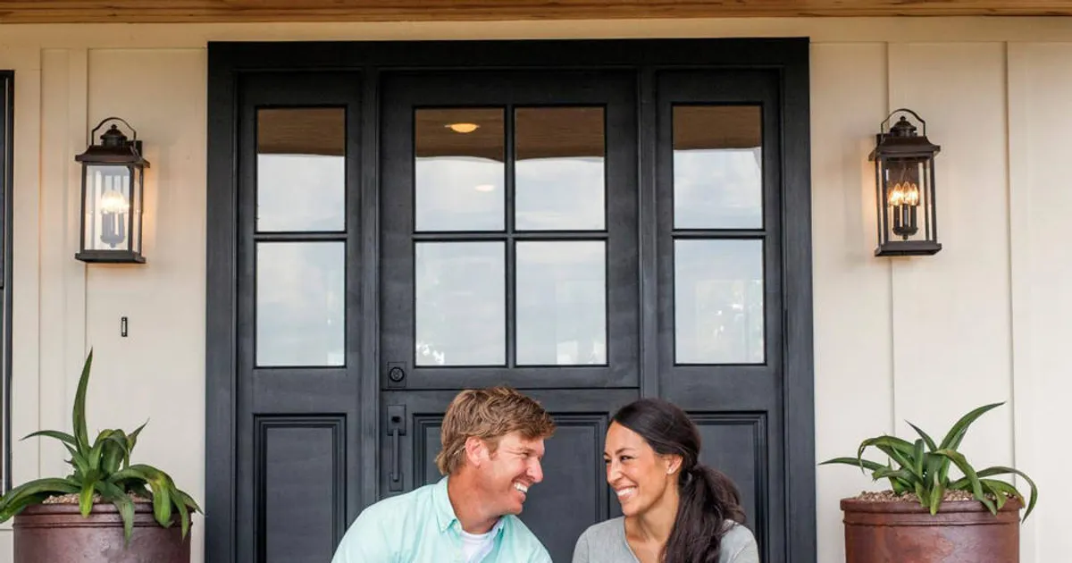 Chip And Joanna Gaines Reveal 'Fixer Upper' Is Ending After Season 5(02)
