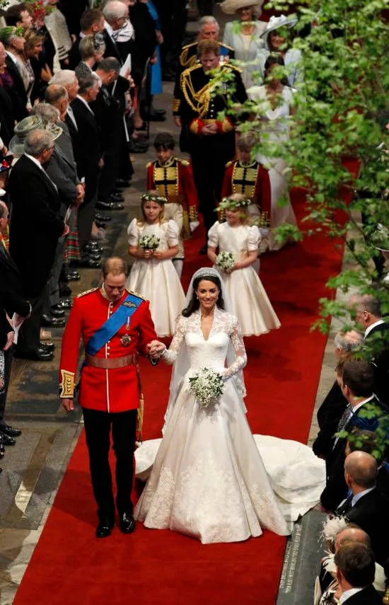 Hidden Details On Royal Wedding Dresses (Diana/Kate/Meghan) You Didn't ...