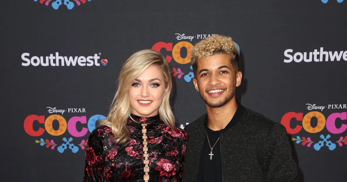 Dancing With The Stars Pro Lindsay Arnold May Not Compete After Knee(01)