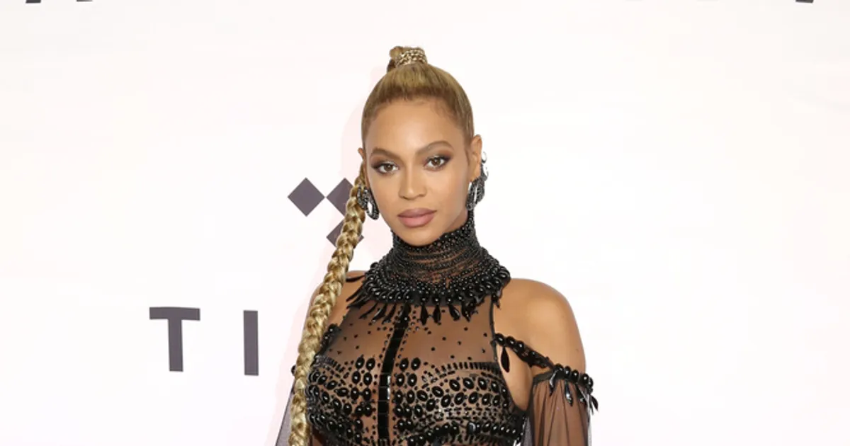 Beyoncé Receives Humanitarian Award At BET Awards 2020 Fame10