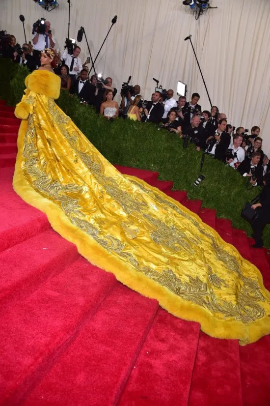 22 Most Memorable Met Gala Outfits From The Past - Fame10
