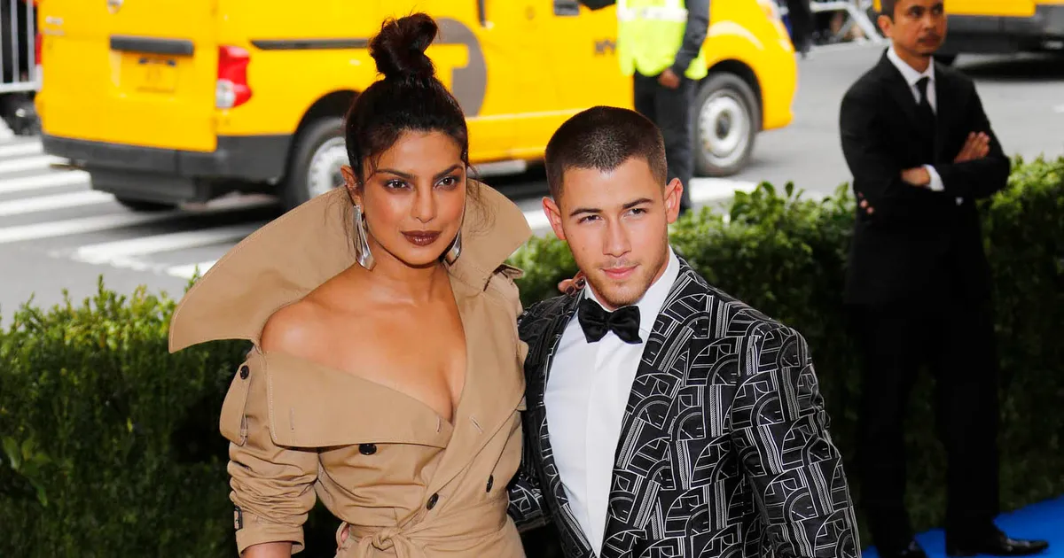 Most Shocking Celebrity Hookups Of 2018 Fame10