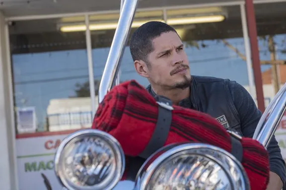 Mayans MC Creators Explain That Sons Of Anarchy Cameo In Pilot