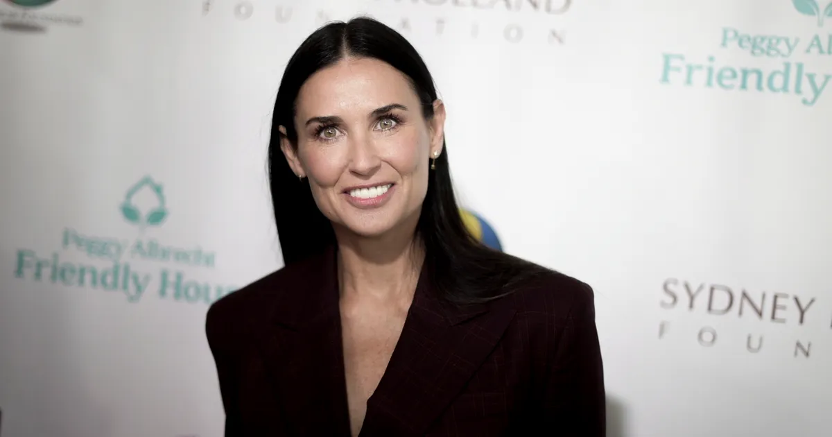 Demi Moore Shares A Thanksgiving Throwback Photo With Her Daughters On
