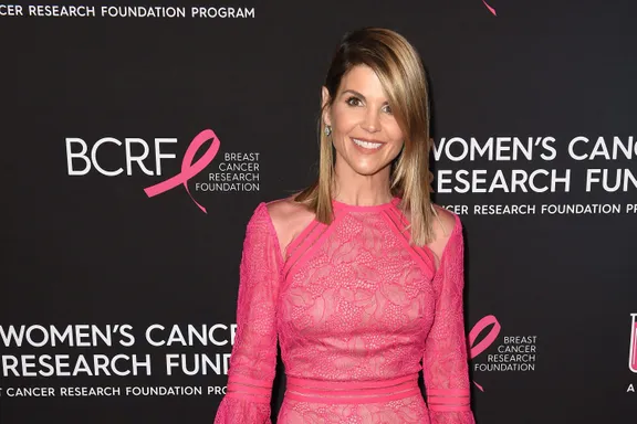 Lori Loughlin Files Motion To Dismiss Her Criminal Case In The College Admissions Scandal