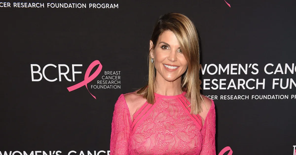 Lori Loughlin Files Motion To Dismiss Her Criminal Case In The College