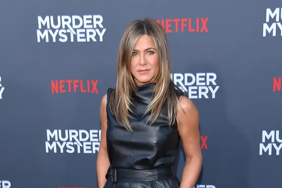 Jennifer Aniston Wins The People’s Icon Award At The 2019 People’s Choice Awards