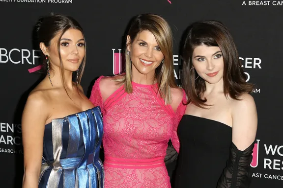 Lori Loughlin “Outraged” Over Prosecutors Releasing Daughters’ Rowing Photos From College Admissions Scandal