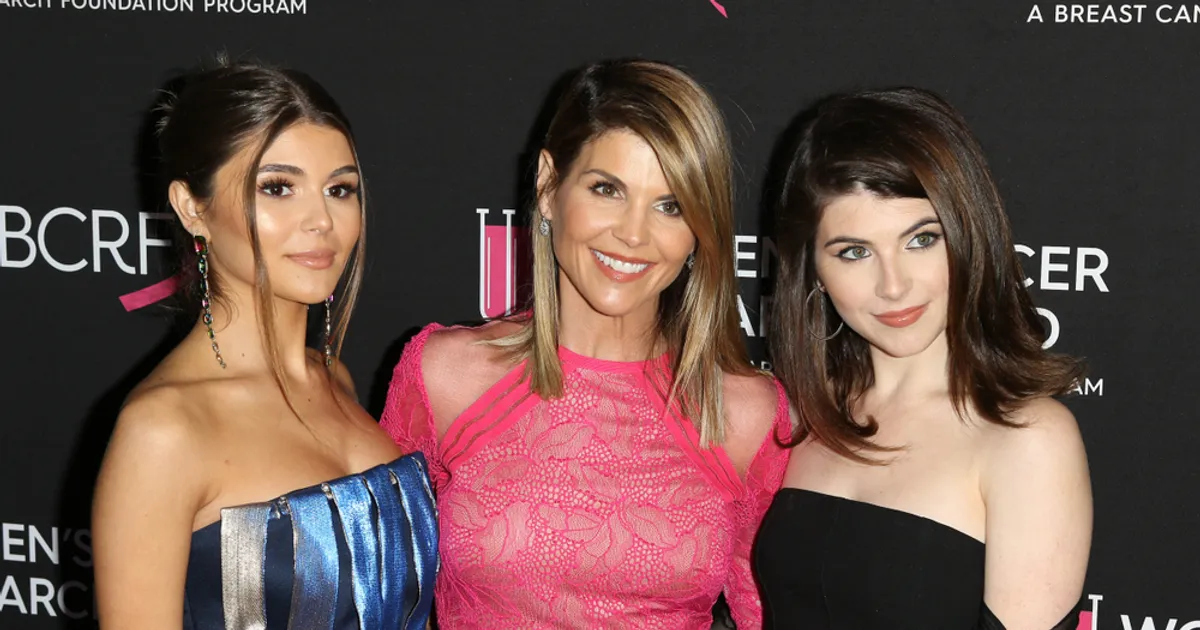 Lori Loughlin Outraged Over Prosecutors Releasing Daughters Rowing Photos From College