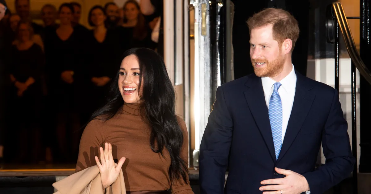 Meghan Markle Returns To Canada While Prince Harry Remains In U.K. To(00)