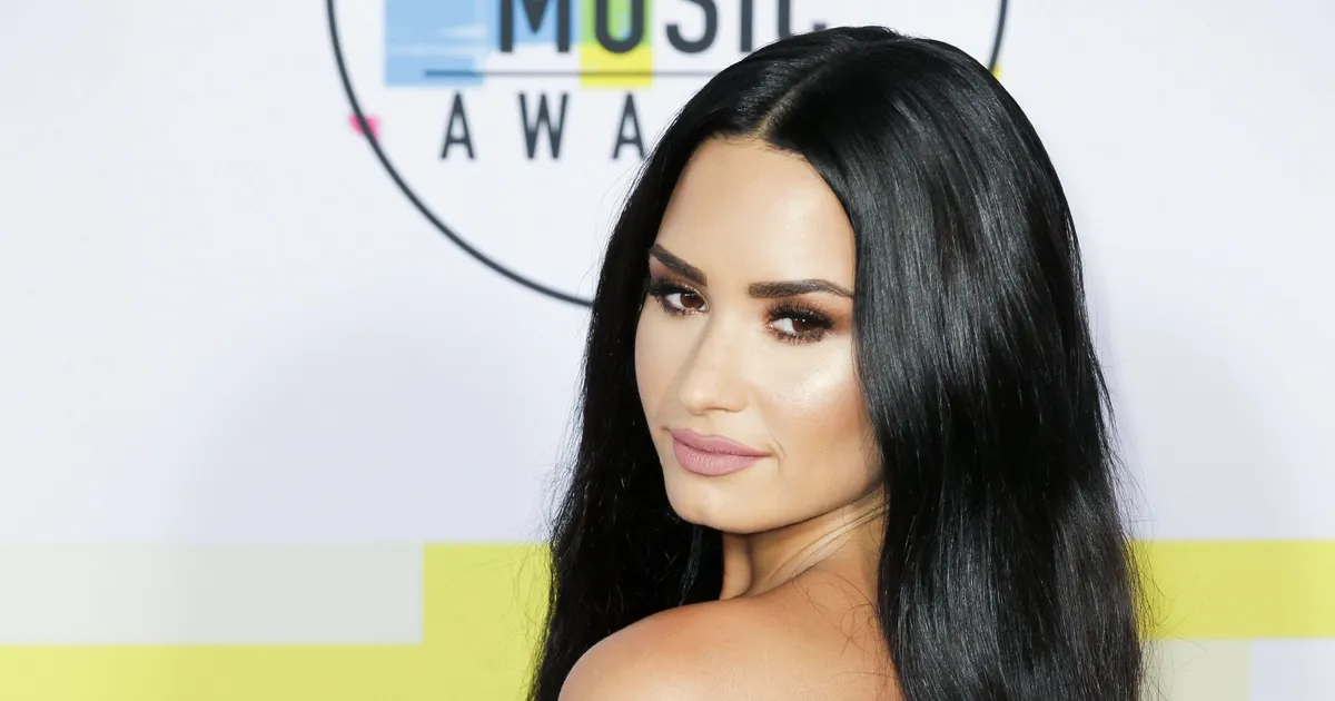 Demi Lovato Celebrates Boyfriend Max Ehrich's 29th Birthday With Sweet(01)