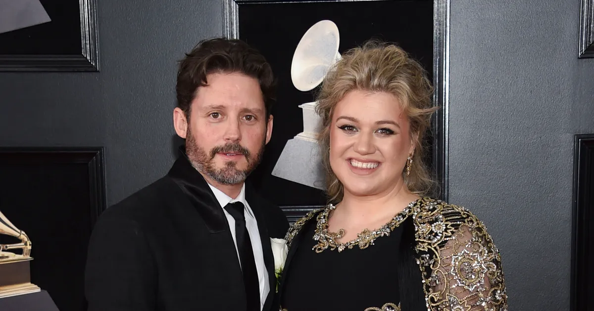 Kelly Clarkson Claims Estranged Husband Brandon Blackstock Defrauded Her Out Of Millions Fame10 8672