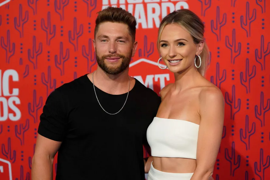 Bachelor’s Lauren Bushnell Is Expecting First Child With Husband Chris Lane