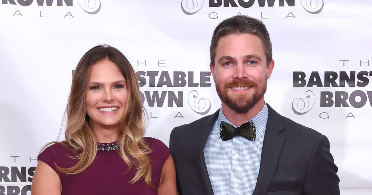 Stephen Amell Confirms He Was Removed From Flight After Public Argument(02)