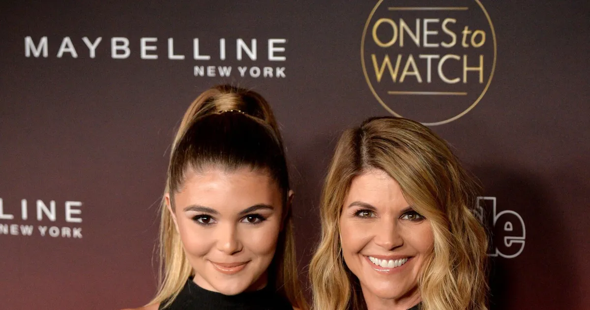 Olivia Jade Reacts To Gossip Girl Reference About Mom Lori Loughlin Going To Prison Fame10