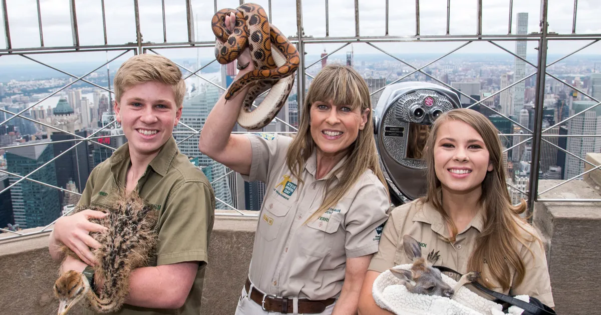 Bindi And Robert Irwin Post Emotional Tributes To Late Dad On Steve ...