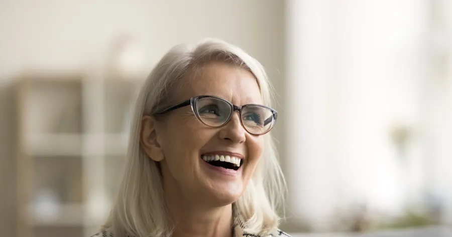 Why Seniors Are Choosing Screw-Less Dental Implants: A Game-Changing Solution