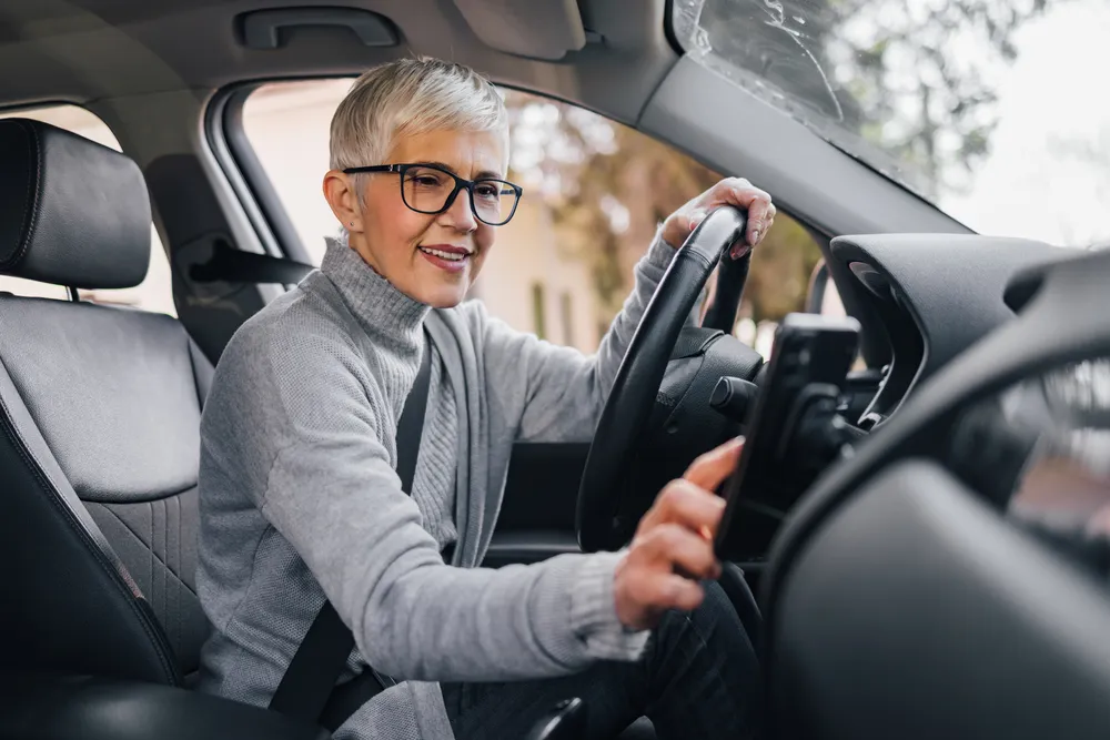 Mitä iäkkäiden kuljettajien tulisi tietää autovakuutusmaksuista