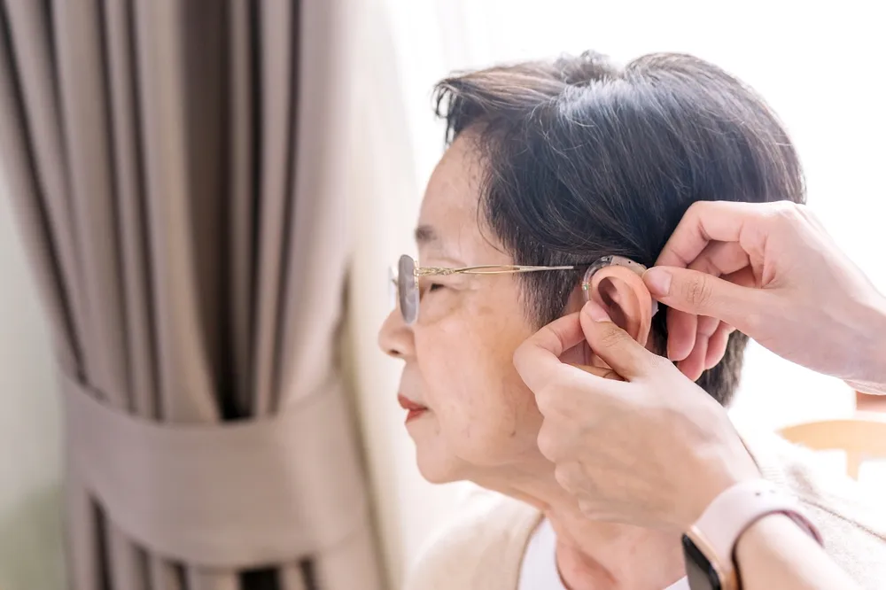 보청기 구매 전 알아야 할 4가지 필수 정보: 경제적 부담 줄이기