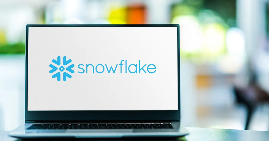 What Sets Snowflake Data Warehousing Apart in the World of Data