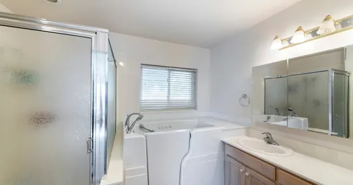The Best Walk-In Tub Options For Seniors – Search Vendors Near Columbus For This Special Pricing
