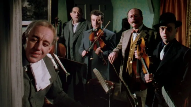 http://vulturehound.co.uk/2015/10/no-one-hurts-mrs-lopsided-the-ladykillers-blu-ray-review/ Source: vulturehound.co.uk