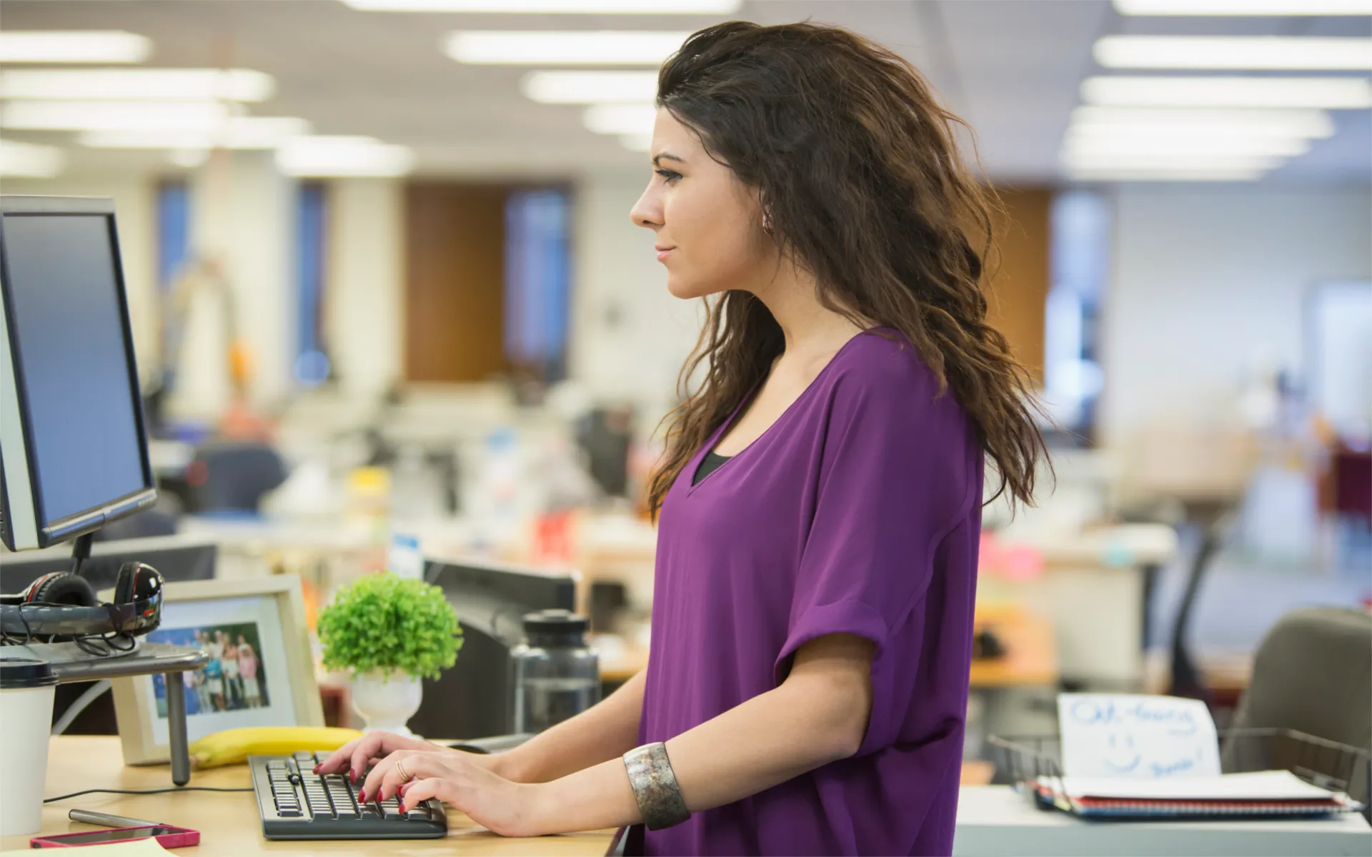 5 Pros of Using a Standing Desk